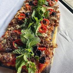Upper West - Lamb & Fennel Sausage Flatbread
san marzano tomato sauce / dried cherries / chili flakes / truffle / reduced vinegar
