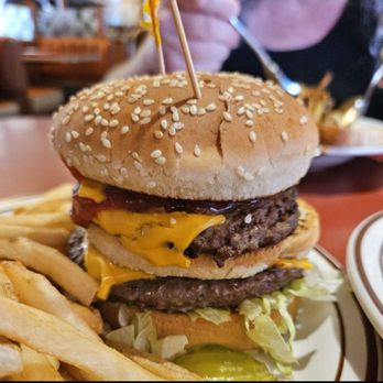 Bob’s Big Boy - Super Big Boy - American Near Me - Burbank, California