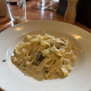 Chapel Street - Cafes Near Me - Chicago, Illinois