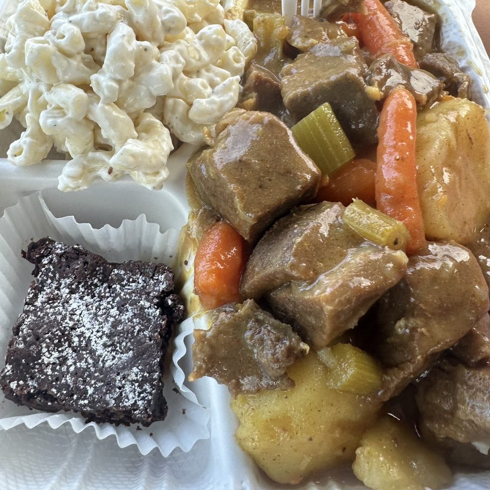 Scoopers Kitchen - Mini curry beef stew - American Near Me - Waipahu, Hawaii Scoopers Kitchen - Mini curry beef stew - American Near Me - Waipahu, Hawaii