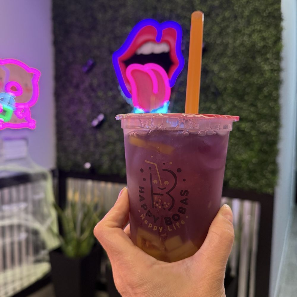 Lychee green tea with butterfly pea tea - yummy! Lychee green tea with butterfly pea tea - yummy!