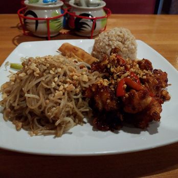 Dek Thai Restaurant - Spicy Garlic Chicken. - Thai Near Me - Burien, Washington