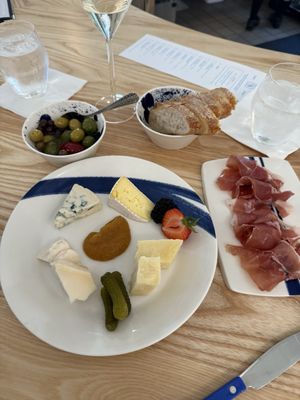 Wedgewood Cheese Bar by null