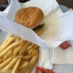 Wildcat's Den - Burger and fries
