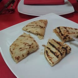 Mitjons: son unas cocas rellenas de verduras o huevo y atún