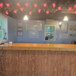 Vine-N-Berry Winery - Bar top to stand at to do the tasting