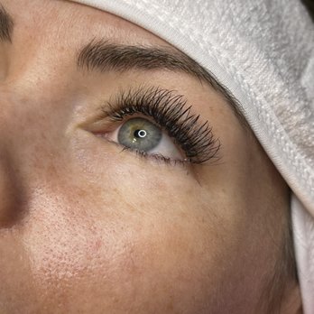 D’s D’Luxe Lashes - Volume with Wispy Set - Eyelash Service Near Me D’s D’Luxe Lashes - Volume with Wispy Set - Eyelash Service Near Me