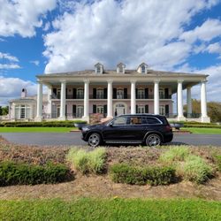 The Mansion At Red Hill - Pulled up to the mansion