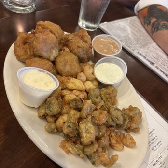 St. Francis Brewery - Cheese curd platter - Brewpubs Near Me - Saint Francis, Wisconsin St. Francis Brewery - Cheese curd platter - Brewpubs Near Me - Saint Francis, Wisconsin