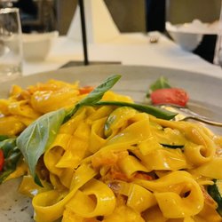 Divino - Shrimp Pasta in Safran Soße