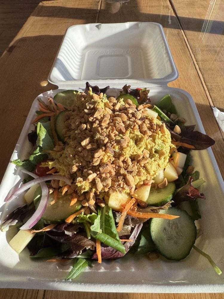 Earth's Harvest Kitchen & Juicery