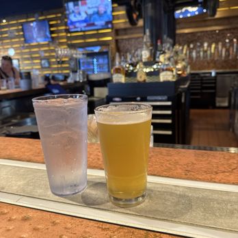 Ford's Garage Orlando International Outlets - Bar - Burgers Near Me - Orlando, Florida