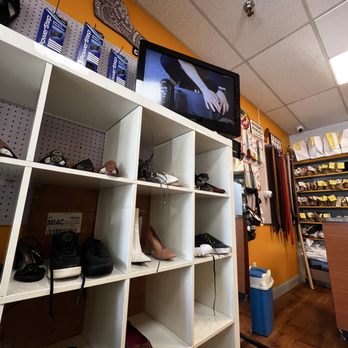 Miami Lakes Shoe Service - Shoe Repair Near Me - Hialeah, Florida