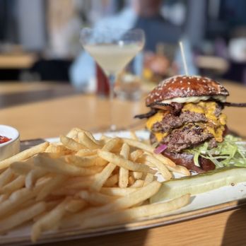 Glasshouse Kitchen - Very photogenic burger! Was delicious too! - Pizza Near Me - Research Triangle, North Carolina