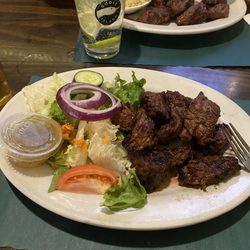 Cronin's Publick House - Steak tips and salad