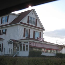 Colonial Fort Inn - Hiker's Paradise... Don't let the 'charming' facade fool you !