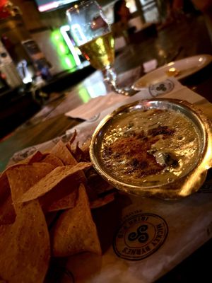 Mickey Byrne's Irish Pub & Restaurant by null
