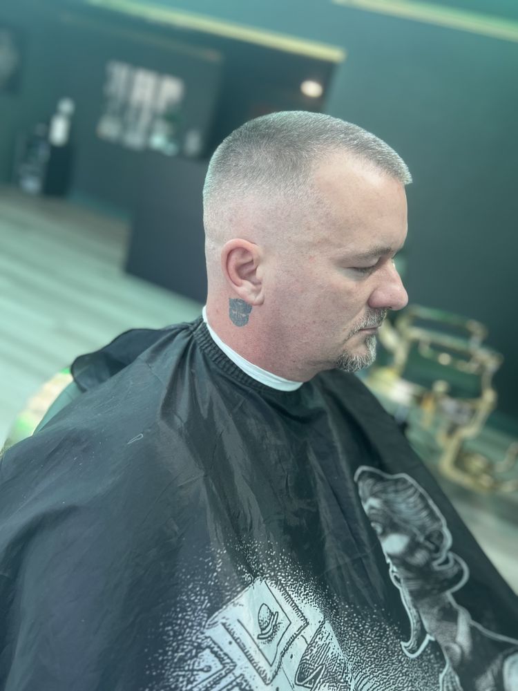 Zoom Cut Barbershop Logo