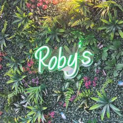Da Roby's - Outdoor sign and vibes
