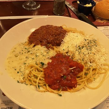 The Old Spaghetti Factory - Potpourri Manager's Special - all 4 favorite sauces (clam, meat, marinara and mizithra!) - Italian Near Me - Riverside, California