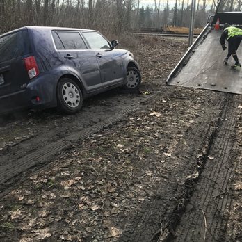 Sakonin Towing - Skilled. My car was sideways about to tip over. - Towing Near Me - Tukwilla, Washington Sakonin Towing - Skilled. My car was sideways about to tip over. - Towing Near Me - Tukwilla, Washington