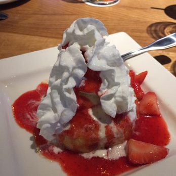 BJ's Restaurant & Brewhouse - Beignets with strawberries and ice cream - New American Near Me - Upper Saint Clair, Pennsylvania
