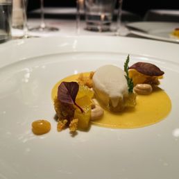 Dessert - Ice of aloe vera and lemongrass pineapple, ginger biscuit, Kampot pepper