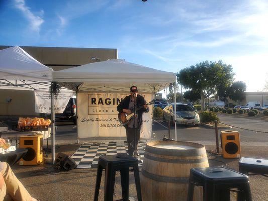 Raging Cider & Mead Co by null