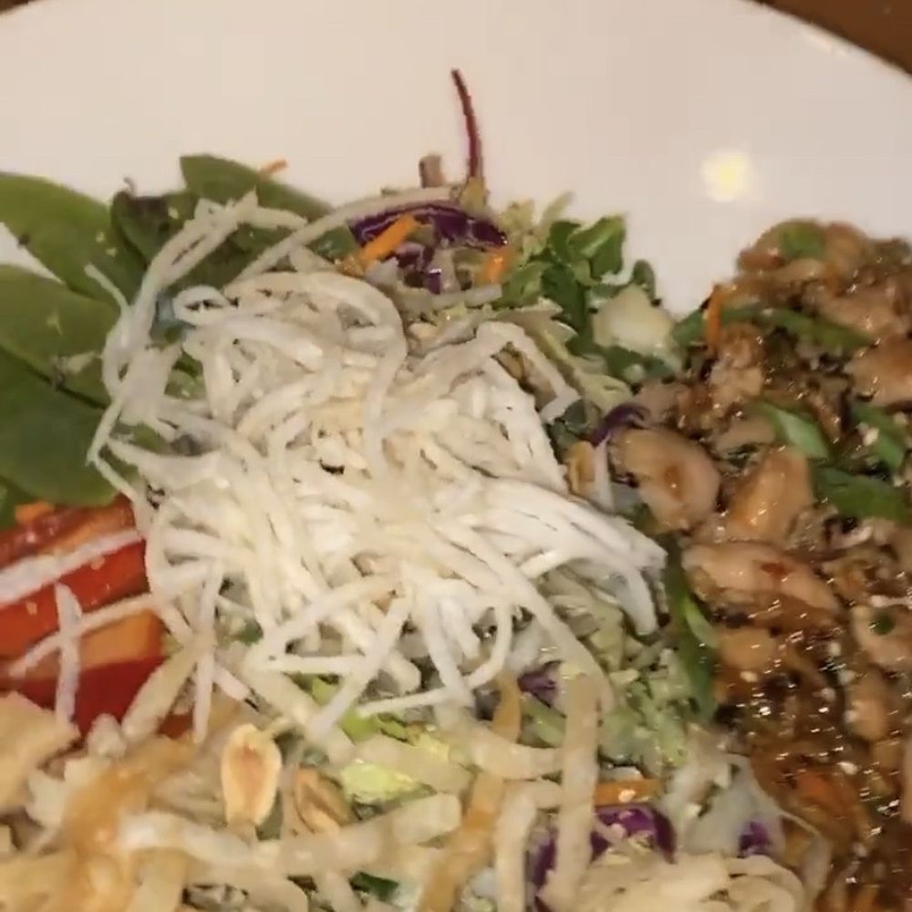 Houlihan's - Chicken Asian chop chop - Bars Near Me - Upper Arlington, Ohio Houlihan's - Chicken Asian chop chop - Bars Near Me - Upper Arlington, Ohio