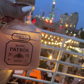 Baylander Steel Beach - Just wanted a cute picture of the top of the boat with my drinky drink - American Near Me - New York, New York