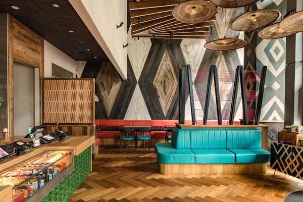 Nando's PERi-PERi by null