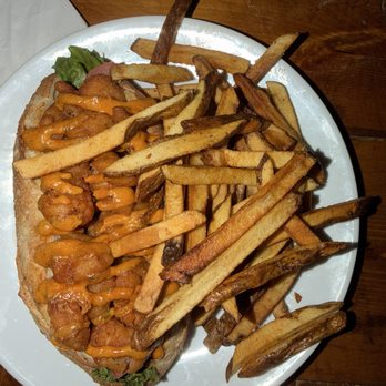 Governor's Pub & Eatery - Shrim Po-boy - Pubs Near Me - Sydney, Nova Scotia