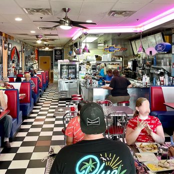 Fly By Night Diner – Department 56