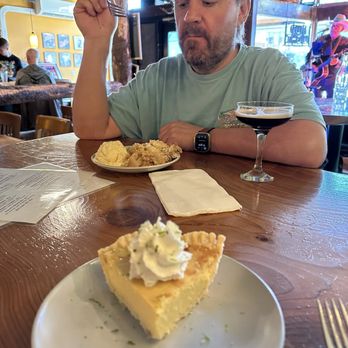 PIE DIVE BAR - Updated August 2024 - 117 Photos & 115 Reviews - 921 1st
