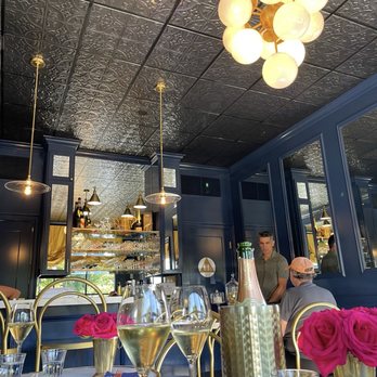 Healdsburg Bubble Bar - Champagne Bars Near Me - Healdsburg, California Healdsburg Bubble Bar - Champagne Bars Near Me - Healdsburg, California