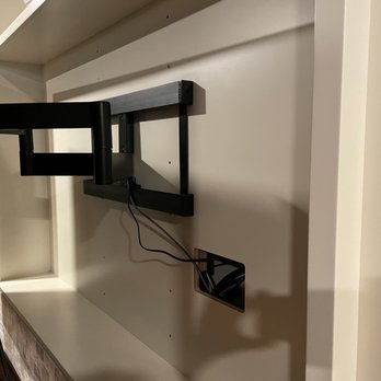 Universal Mounting Services - Clean install - TV Mounting Near Me