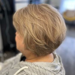 Mackenzie Danson Pro Hair - Stunning color with a casual cut.