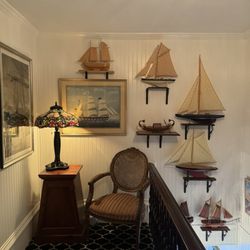 Queen Vic Guest House - Cute sitting area