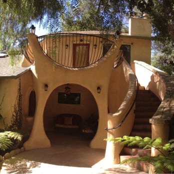 Emerald Iguana Inn - The Treehouse. - Hotels Near Me - Ojai, California