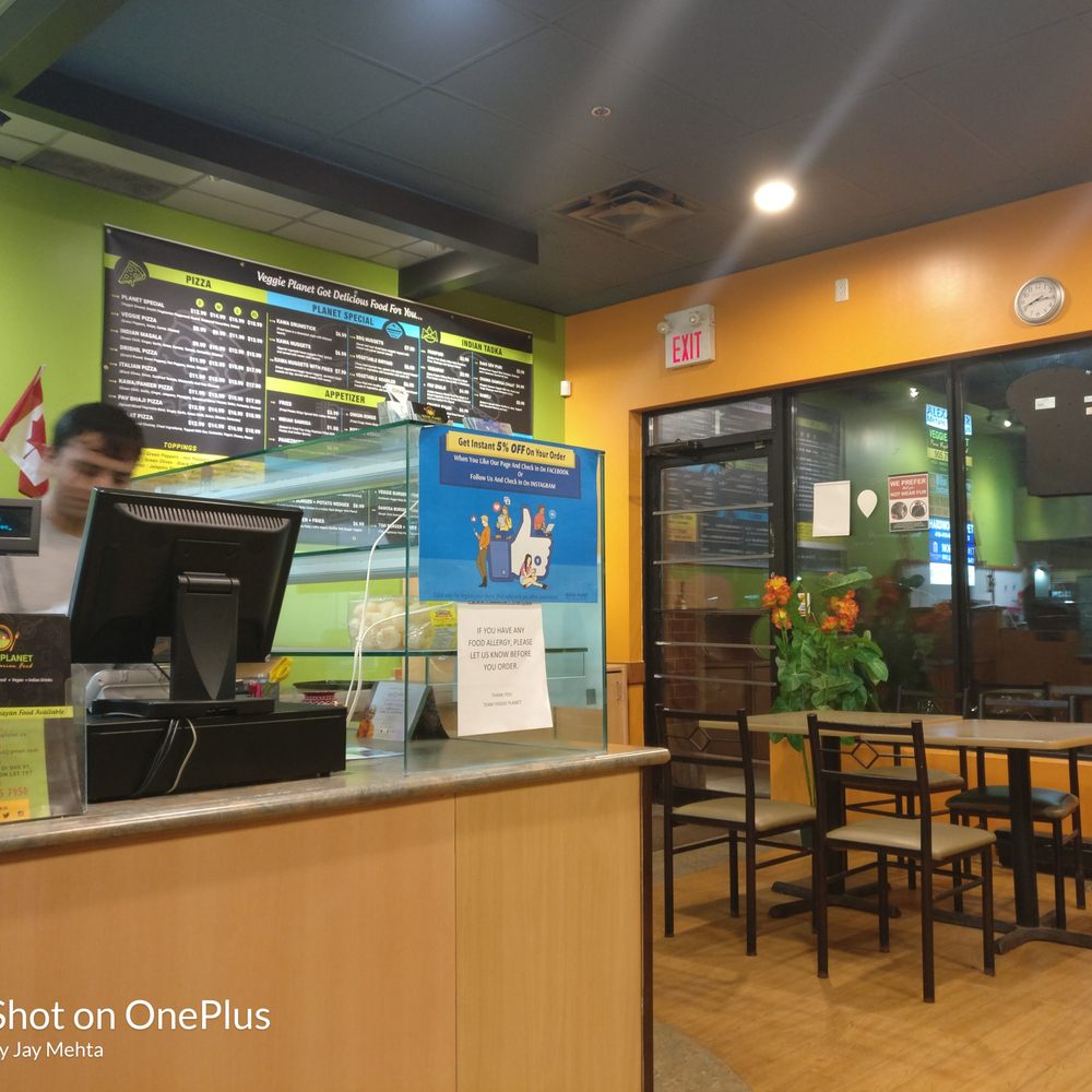 Veggie Planet - Ambiance - Vegetarian Near Me - Mississauga, Ontario