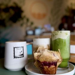 High Tide Coffee - Drinks & pastry