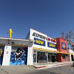 Blue Wash Express Car Wash - The service staff is very good, and the car wash itself is also good and convenient