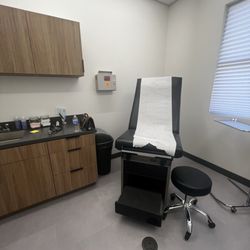 Reynolds Plastic Surgery - Consult room