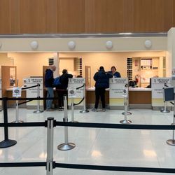 UMMC Pharmacy at Weinberg - South entrance registration desk