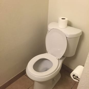 Lake Marina Inn - Toilet - Hotels Near Me - Clearlake Oaks, California