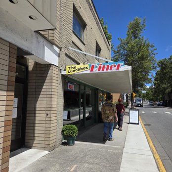 The Lunchbox Diner - Diners Near Me - Mount Vernon, Washington