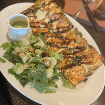 Cooper’s Hawk Winery & Restaurant - Flatbread Cheese Pizza - American Near Me - Jacksonville, Florida