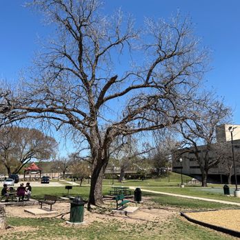 Yettie Polk Park - Beautiful area to sit and watch the kids play - Parks Near Me - Belton, Texas Yettie Polk Park - Beautiful area to sit and watch the kids play - Parks Near Me - Belton, Texas