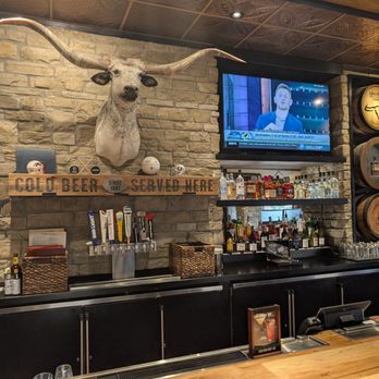 LongHorn Steakhouse - I guess if you're called longhorn, you got to have a longhorn taxidermied steer head over the bar - American Near Me - Henderson, Nevada LongHorn Steakhouse - I guess if you're called longhorn, you got to have a longhorn taxidermied steer head over the bar - American Near Me - Henderson, Nevada