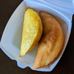 Venezuelan & Colombian Empanadas | Instagram: @telephonesmoothie Venezuelan & Colombian Empanadas | Instagram: @telephonesmoothie